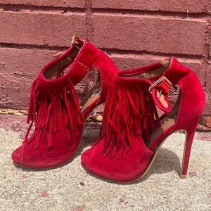Red heels with fringes